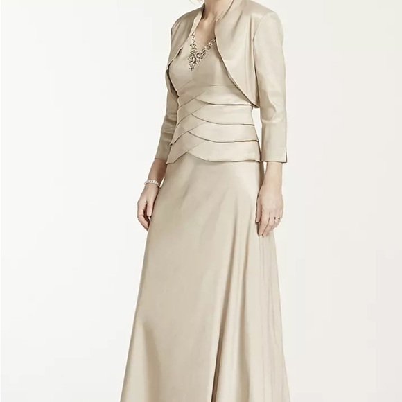 Jessica Howard Dresses & Skirts - Jessica Howard Gold Women's dresses